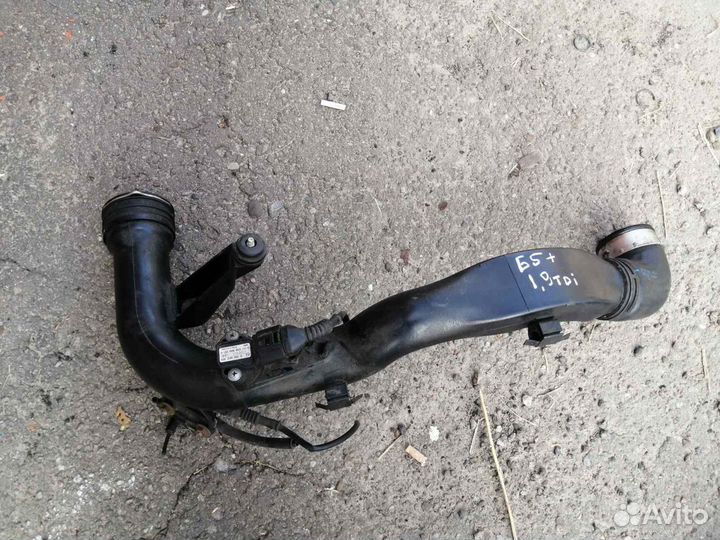 Патрубок Интеркулера Пассат Б5+
