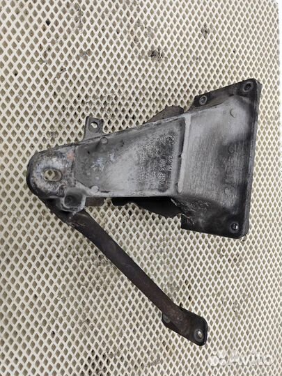 BMW Кронштейн двигателя правый е39 м52