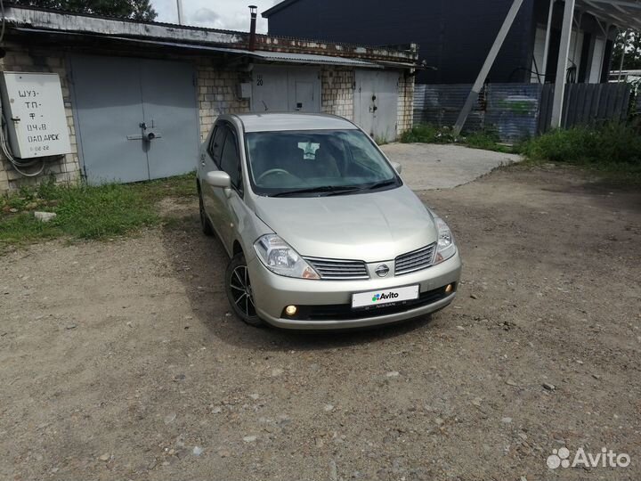 Nissan Tiida Latio, 2005