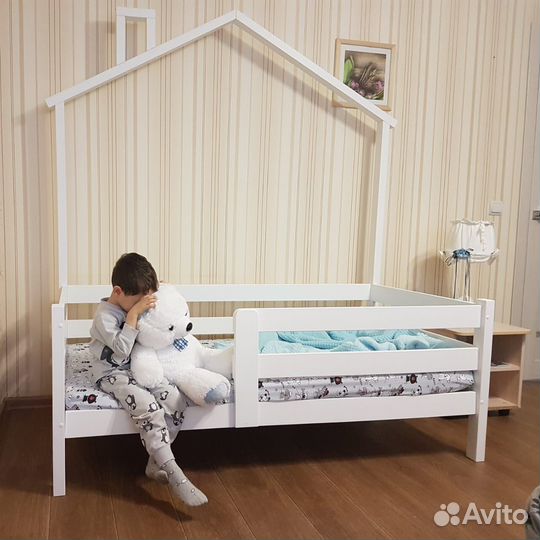 Детская кровать с домиком