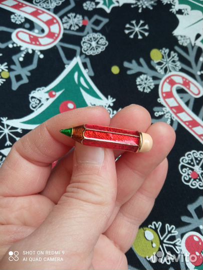 Брошь Значок Новый