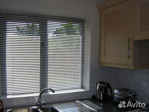 Жалюзи горизонтальные на кухню