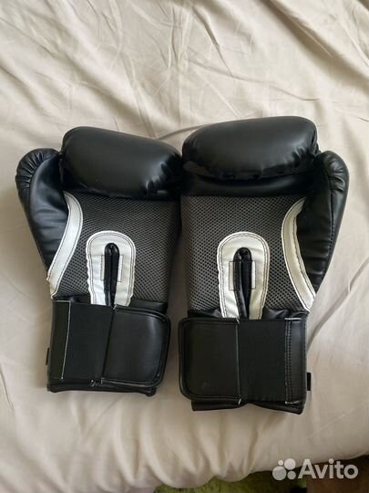 Боксерские перчатки 14 oz everlast