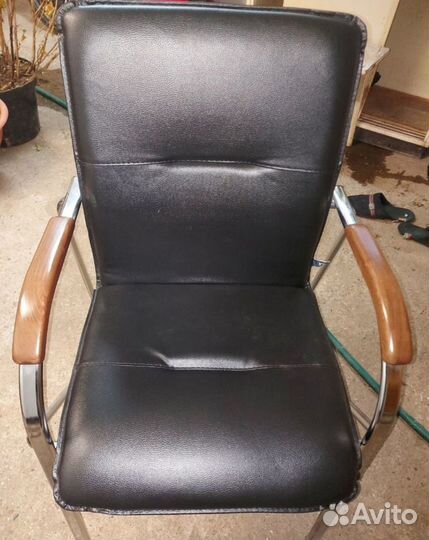 Офисное кресло кожа