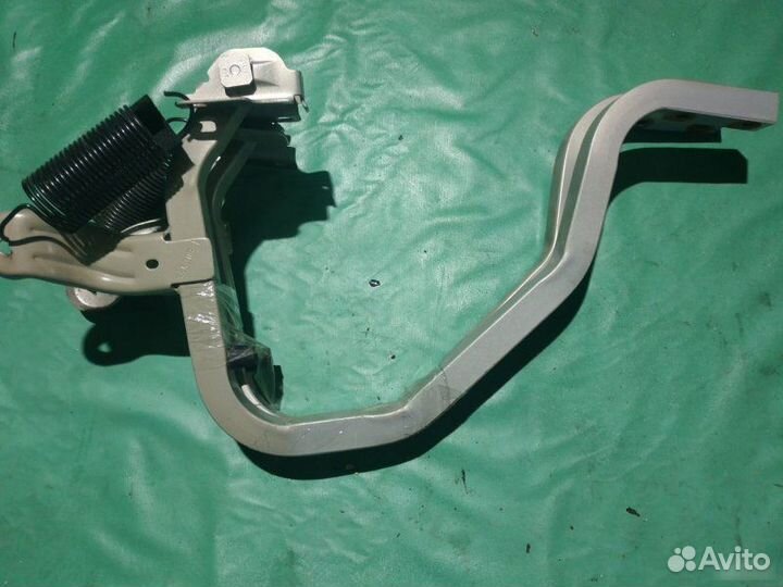 Петли багажника Renault Logan