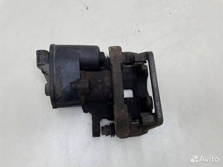 Суппорт тормозной задний левый Volvo Xc70 2013