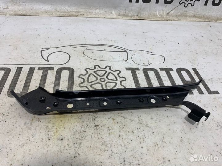 Панель передняя (телевизор) правый Nissan Juke