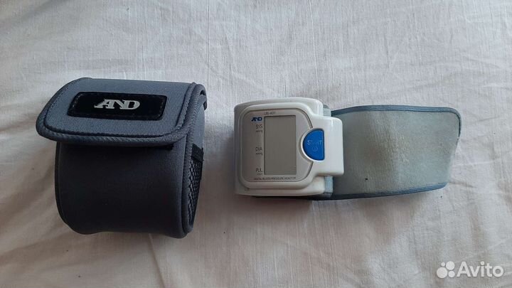 Тонометр AND UB-401 на запястье (Япония)