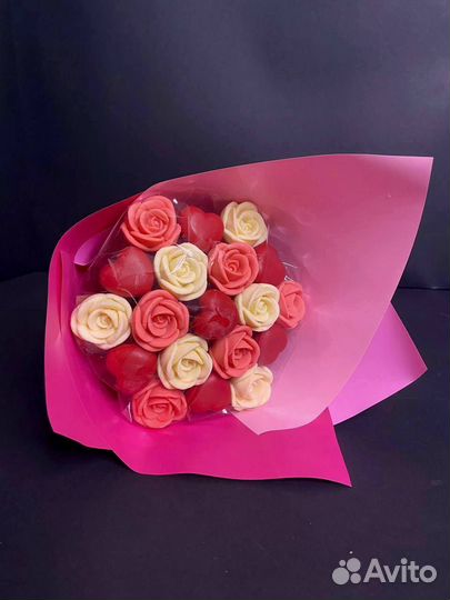 Шоколадные Розы и Сердца - 19 шт в Букете