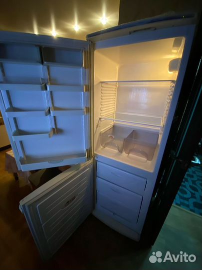 Холодильник двухкамерный бу Атлант 170см