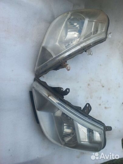 Фары на Ниссан тиида