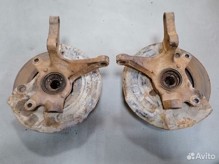 Кулак поворотн.(цапфа) Mitsubishi Mirage 1991 4G15