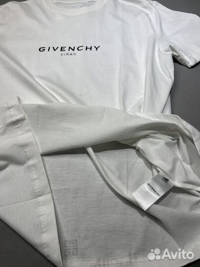 Футболка Givenchy