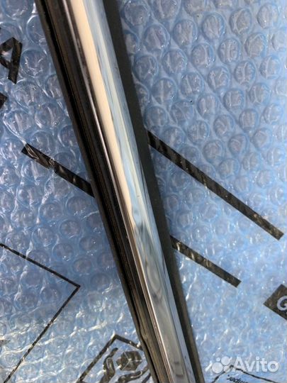 Накладка стекла передняя левая Lexus Gx460 2009