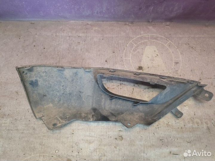 Накладка на бампер передняя правая Mitsubishi