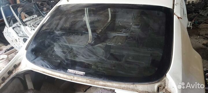 Стекло заднее на Nissan Skyline v35