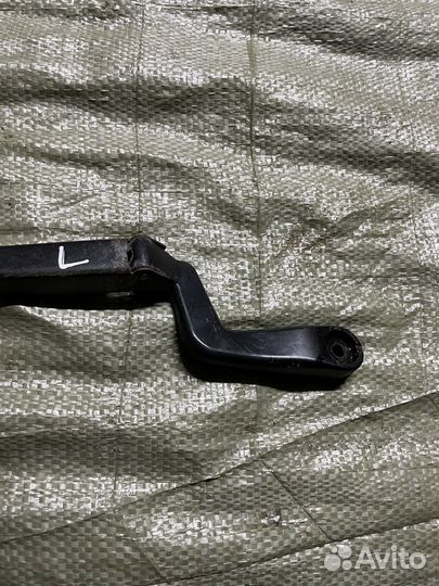 Поводок дворников левый Skoda Fabia 2001г