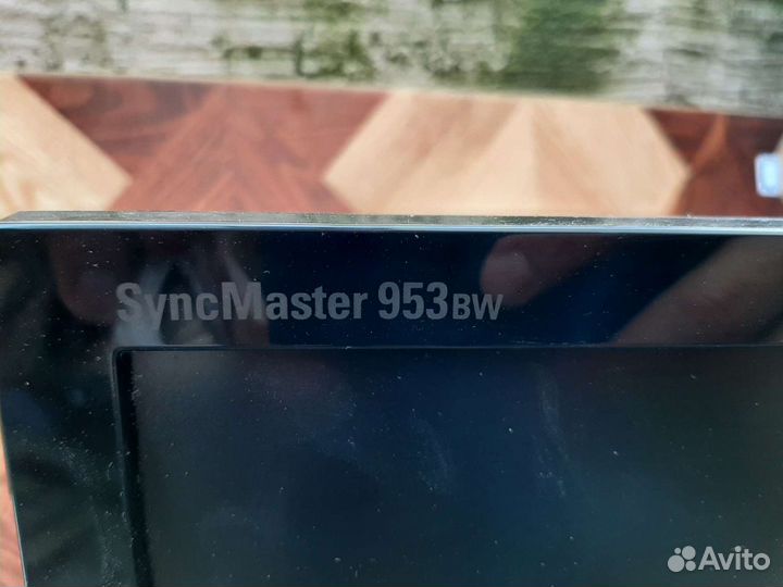 Монитор Samsung 953 bw