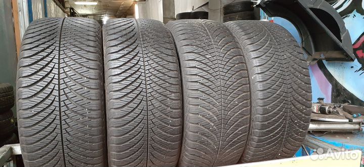Goodyear Vector 4Seasons 225/45 R17