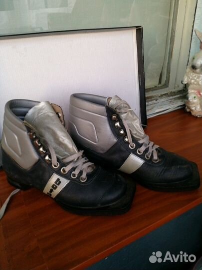 Лыжные ботинки