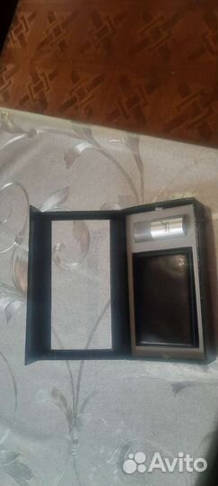 Кожаный кошелёк с бриллиантом