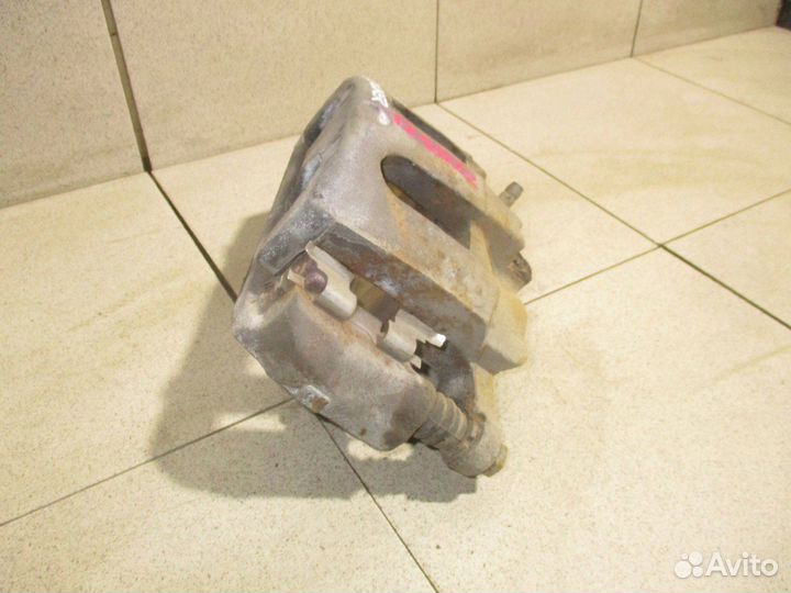 Суппорт передний правый Ford Explorer 5 (U502)