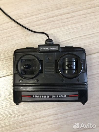 Подъемный кран игрушка