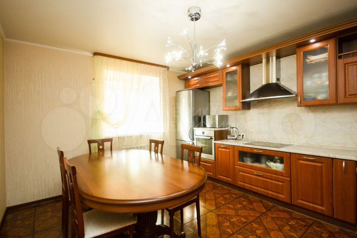 3-к. квартира, 120 м², 7/10 эт.