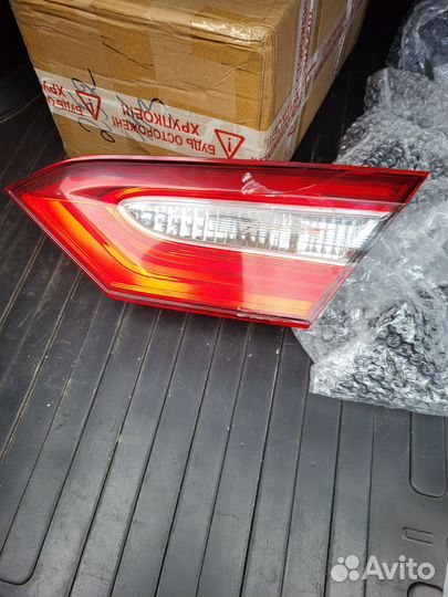 Продам задний правый фонарь крышки Камри 70