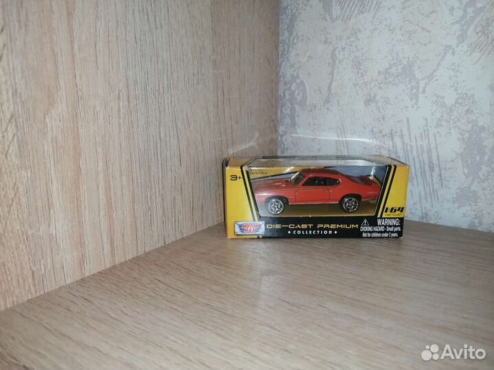 Машинки 1/64 модели машин