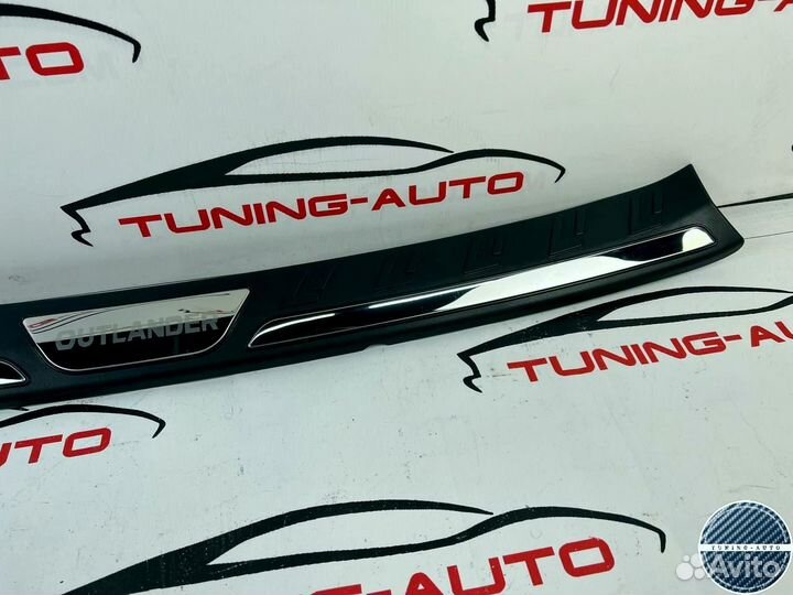 Накладка на задний бампер Mitsubishi Outlander