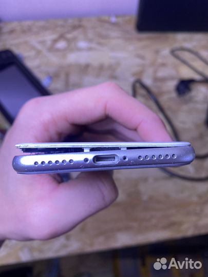 iPhone 8, 64 ГБ