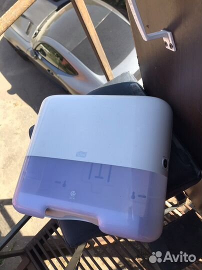 Диспенсер для полотенец Tork б/у