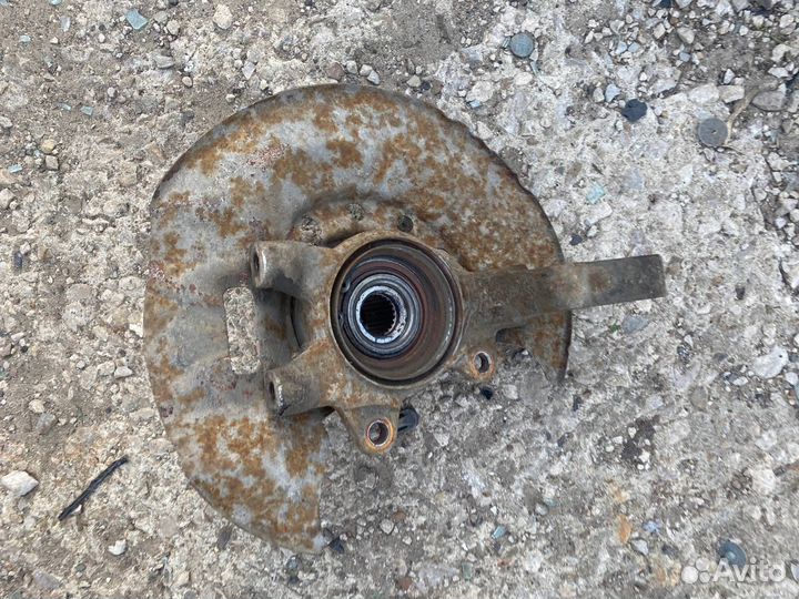 Поворотный кулак передний левый LADA Kalina