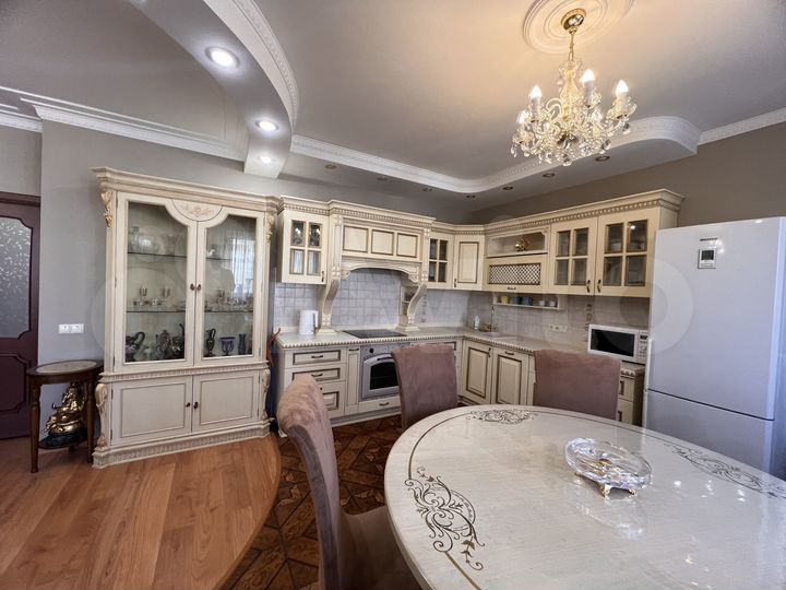 3-к. квартира, 95 м², 3/6 эт.