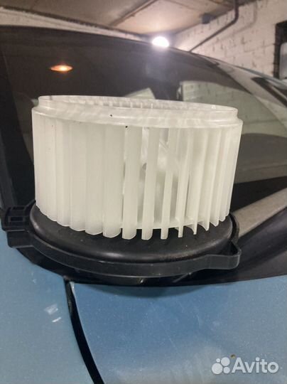 Продам вентилятор печки на тойота ипсум