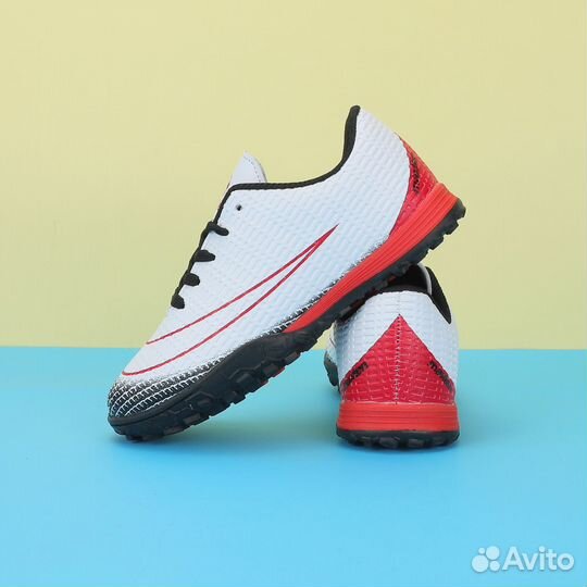 Детские футбольные бутсы (сороконожки)