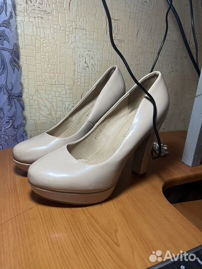 Туфли женские лаковые 37 бежевые