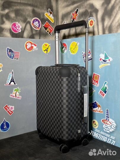 Чемодан на колесах Louis Vuitton