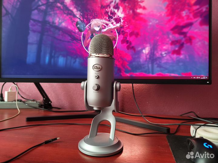 Blue Yeti Silver + кронштейн с фильтром