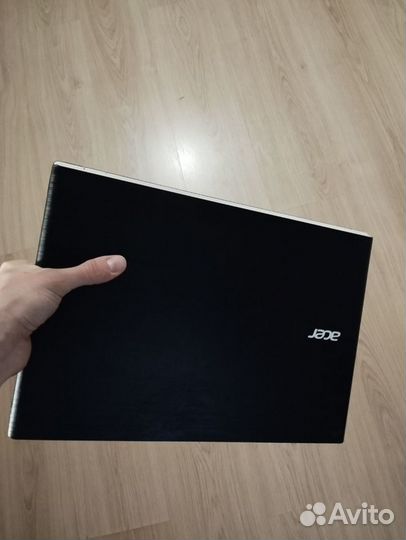 Ноутбук Acer E5-573G-31Y4
