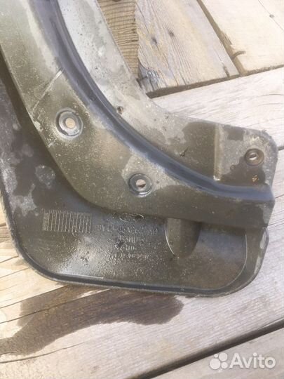 Брызговик,правый передний Форд Куга1