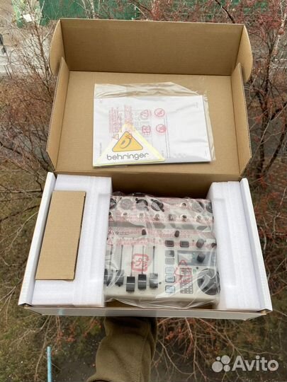 Микшерный пульт Behringer Flow 8, новый