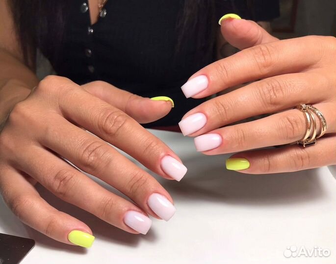 Модель на маникюр