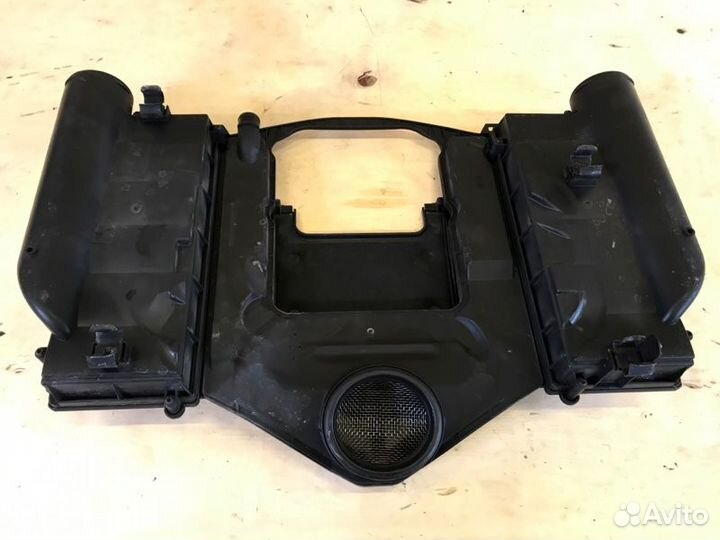 Корпус воздушного фильтра Mercedes Benz Gl450