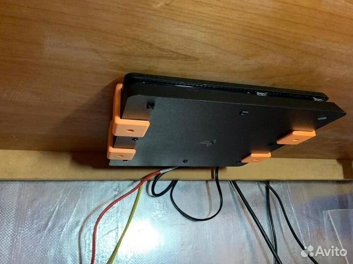 Крепление ps4 под стол на стол и под стену