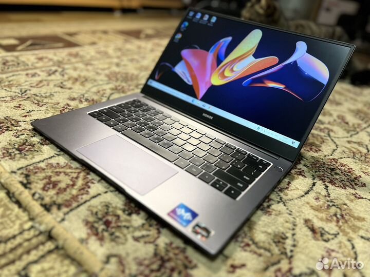 Мощный Ультрабук Honar Ryzen 5-3500u/8гб/Vega8