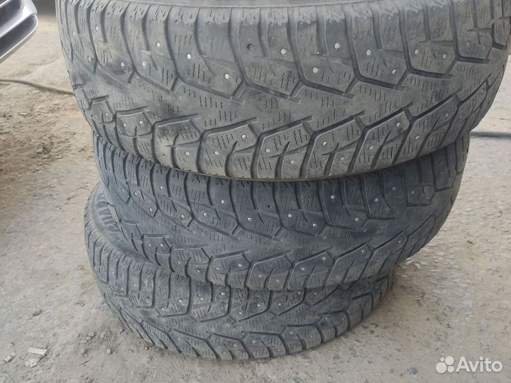 Yokohama Ice Guard Stud IG55 215/60 R16