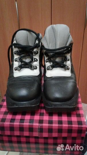 Лыжные ботинки