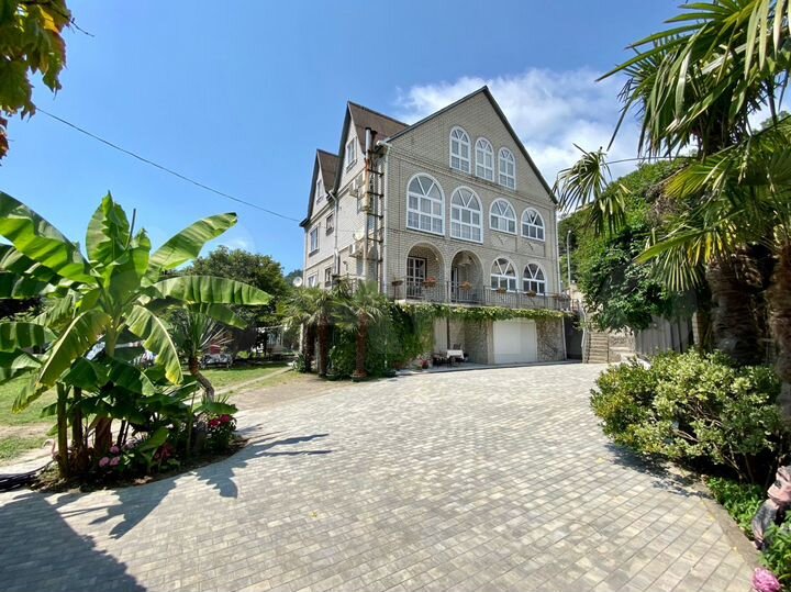 Дом 330 м² на участке 6 сот.